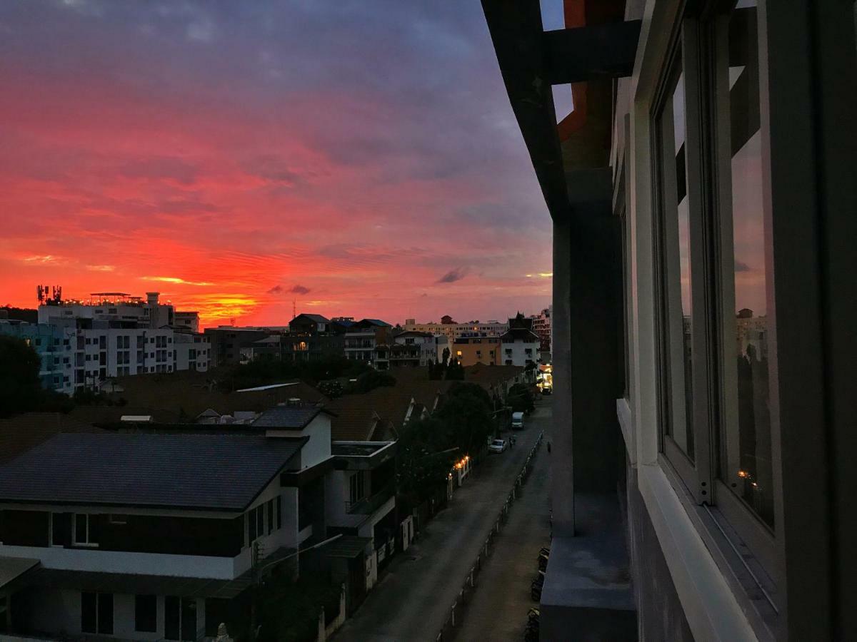 Tropical Sunset Hotel Patong Exterior foto